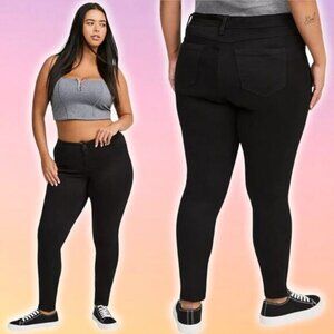 NWT TORRID Luxe Skinny Jean Sz 28 SHORT Plus Size Sateen Stretch Black